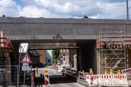 Droht weitere Parallelsperrung zweier Unterführungen in Voerde? Das sagt die Bahn