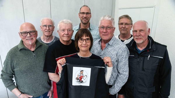 Glühbirne wechseln, Bild aufhängen: Heinzelwerker helfen bei Not im Haushalt