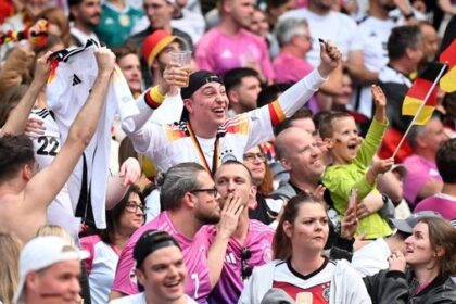 Größtes Dinslakener Public Viewing zur WM: „Wir feiern eine große Fußball-Party“