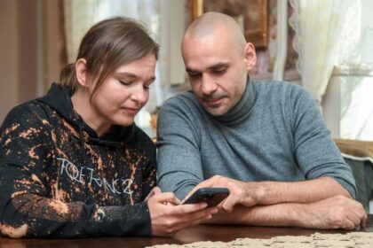 Grünen-Bashing im Internet: Dinslakener Partei kontert Hass mit witzigem Video