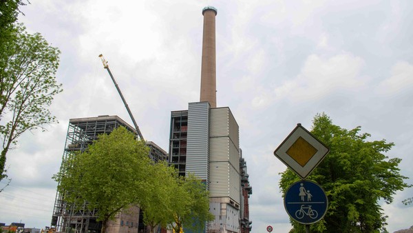 Kaminabriss am Kraftwerk Voerde: Straßensperrung dauert länger als geplant