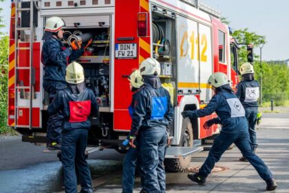 Leistungsnachweis im Kreis Wesel: Weingummi und Wettkampf – so motiviert die Feuerwehr ihre Leute