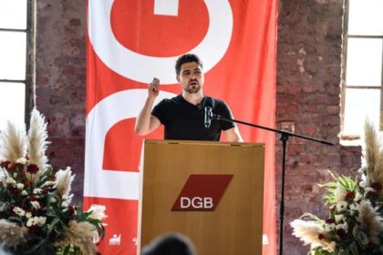 Mai-Kundgebung in Dinslaken: Abgeordneter kritisiert Klassenkampf von oben