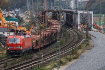 Nach 80 Wochen: Bahnstrecke Oberhausen-Emmerich wieder frei