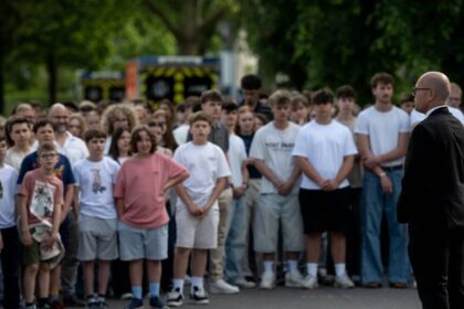 Öffentliche Trauer: „Ein Schock ist durch Dinslaken gegangen“ – Schweigeminute für die zwei toten Schüler