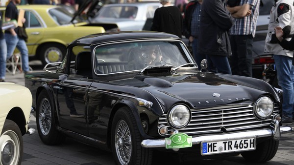 Oldtimer-Rallye-Start in Voerde: „Bitte nicht brettern“ – was stattdessen zählte