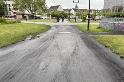 „Pampe“: Spaziergänger ärgern sich über schlammige Wege im Stadtpark Dinslaken