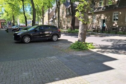 Park-Ärger am Ledigenheim in Lohberg: Stadt zieht ein Dutzend Knöllchen zurück