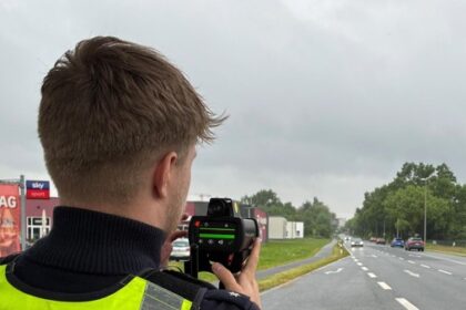 Polizei stoppt in Dinslaken Autofahrer (55) – er hatte nie einen Führerschein