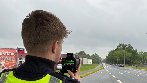 Polizei stoppt in Dinslaken Autofahrer (55) – er hatte nie einen Führerschein