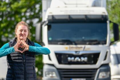 Regina (47) aus Dinslaken wird Truckerin: „Das Leben ist zu kurz für irgendwann“