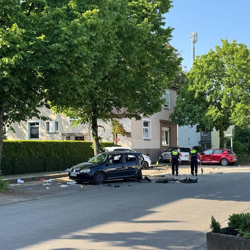 Schlimmer Unfall in Dinslaken: Auto erfasst drei Kinder auf Fahrrädern – zwei Schwerverletzte