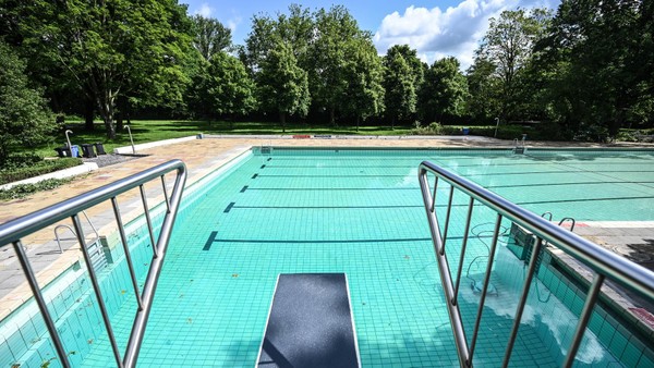 Sommersaison in Voerde: Freibad öffnet wieder – Hallenbad schließt