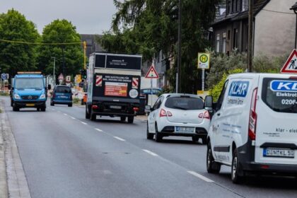 Sperrung in Dinslaken: Darum ist das Parken auf dem Grünstreifen verboten