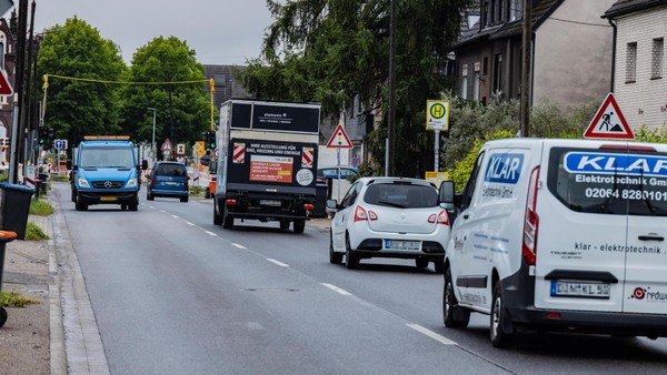 Sperrung in Dinslaken: Darum ist das Parken auf dem Grünstreifen verboten