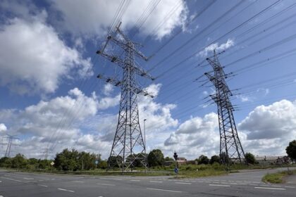 Stromnetzausbau in Voerde: Peitschende Geräusche an neuen Masten – das ist der Grund