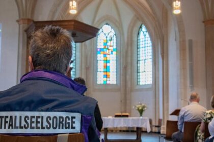 Unfall in Dinslaken: Stadtkirche bietet Seelsorge - „zeigen, dass man da ist“