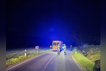 Unfall in Hünxe: Quadfahrer kommt von Fahrbahn ab und stürzt in Straßengraben