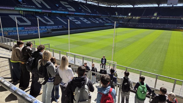Voerder Schüler schnuppern Stadionluft beim MSV: So viel kostet eine Loge