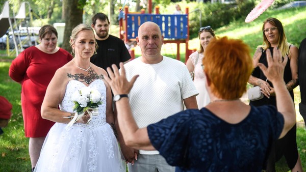 73-mal „Ja“: Paare heiraten spontan in Voerde – „Der Termin ist nur für uns“