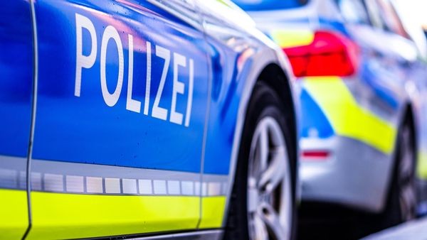 A3-Parkplatz: Wagen mit auffälligem Aufkleber gestohlen – wer hat ihn gesehen?