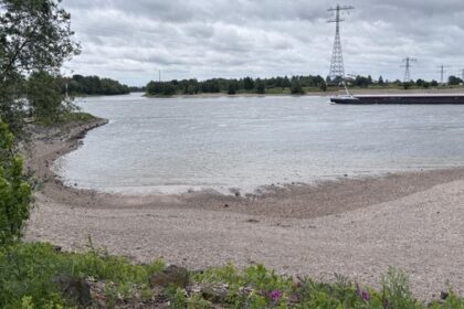 Badeverbot im Rhein in Voerde: Menschen standen „hüfthoch im Wasser“