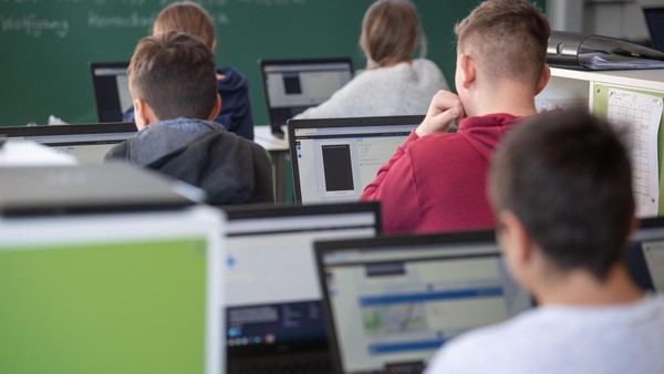 Bots im Unterricht: Dinslakener Lehrer ist gegen „Verteufelung“ von KI