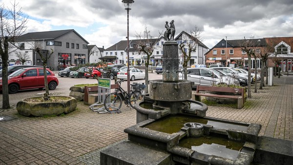 Brunnen in Hünxe abgebaut: Kommt er wieder zurück auf den Marktplatz?
