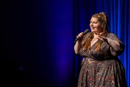 Comedy im Angesicht des Todes: Nicole Jäger schickt Dinslaken auf Achterbahnfahrt