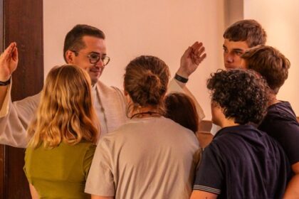 Dinslaken: Erster Regenbogen-Gottesdienst berührt viele Besucher