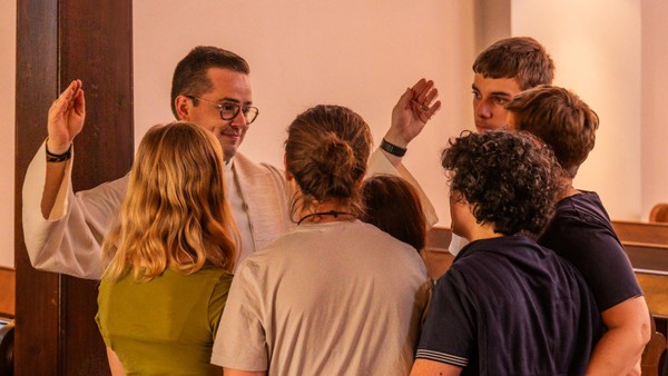 Dinslaken: Erster Regenbogen-Gottesdienst berührt viele Besucher