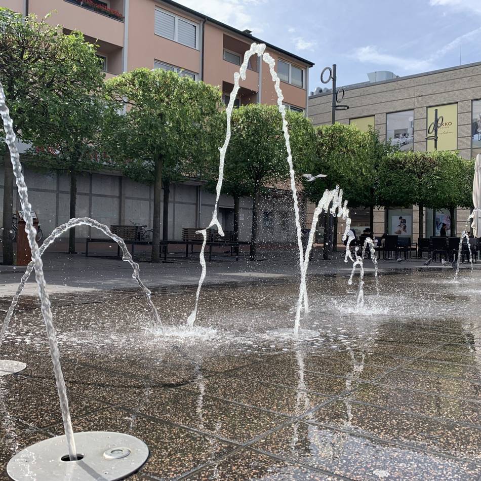 Dinslakener Innenstadt: Wasserspiel auf dem Neutorplatz läuft jetzt im Handbetrieb