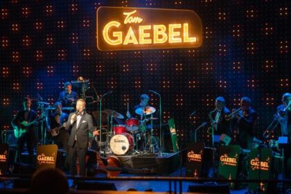 Fast ein Heimspiel: Tom Gaebel & his Orchestra im Burgtheater Dinslaken