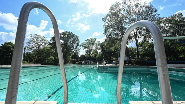 Gewitter in der Nacht: Freibad Voerde nach Sturmschäden geöffnet