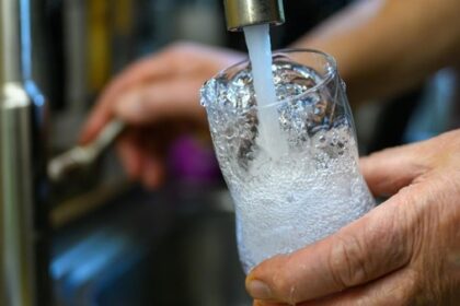 Grundpreis steigt: Dinslakener müssen mehr fürs Trinkwasser zahlen