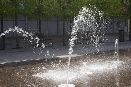 Hitze in Dinslaken - und das Wasserspiel bleibt trocken: Das erklärt die Stadt