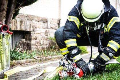 Hünxe: Rauch steigt aus Wohnung – Gegenstand auf Herdplatte vergessen