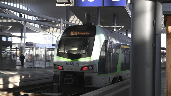 „Körperliche Qual“: Bahnreisende im RE19 klagen über kaputte Klimaanlage