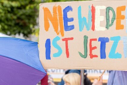 Mahnwache in Dinslaken: „Es darf keine Zusammenarbeit mit der AfD geben“