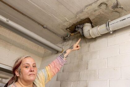 Mietärger in Dinslaken: Anwohner berichten von Gestank und Schimmel