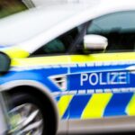 Radfahrer fährt in Dinslaken drei Autos an – und lässt die Zeugen einfach stehen