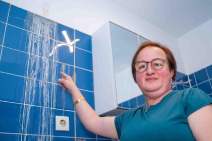 Schimmel in Wohnblock: Wasser läuft Richtung Steckdosen – Mieter verzweifeln