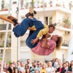 Straßentheater in Dinslaken: Clownerie, Akrobatik, Performance – internationale Künstler testen am Ententeich