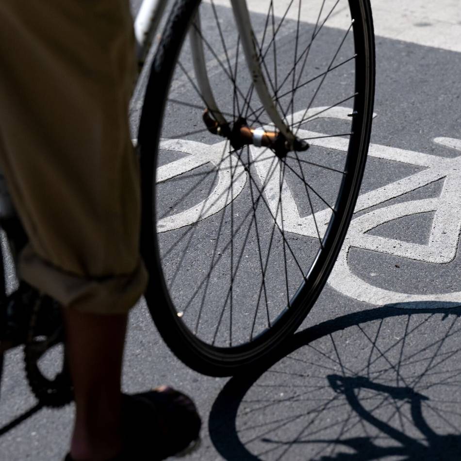 Unfall in Dinslaken: Radfahrer streift Vierjährigen und flüchtet