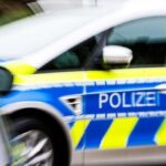 Voerde: Autofahrer zieht Verletzten nach Unfall von der Straße und flüchtet