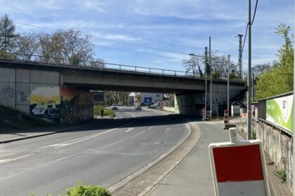 Bahn baut: Zwei Straßen in Dinslaken monatelang halbseitig gesperrt