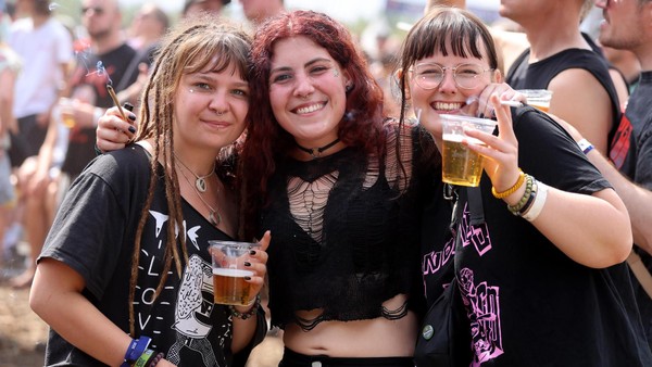 Besucher feiern beim Ruhrpott Rodeo 2026: Über 100 Fotos vom großen Punk-Festival