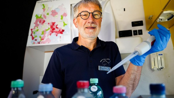 Brunnenwasser oft belastet: Dinslakener können Proben testen lassen – so geht‘s
