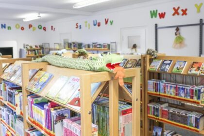 Bücherstube Lohberg: Dinslakener Bürgermeister sendet Signal der Hoffnung