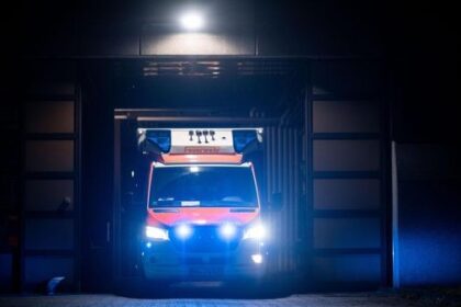 Dinslaken gedenkt verstorbener Drogenabhängiger: besondere Aktion der Feuerwehr